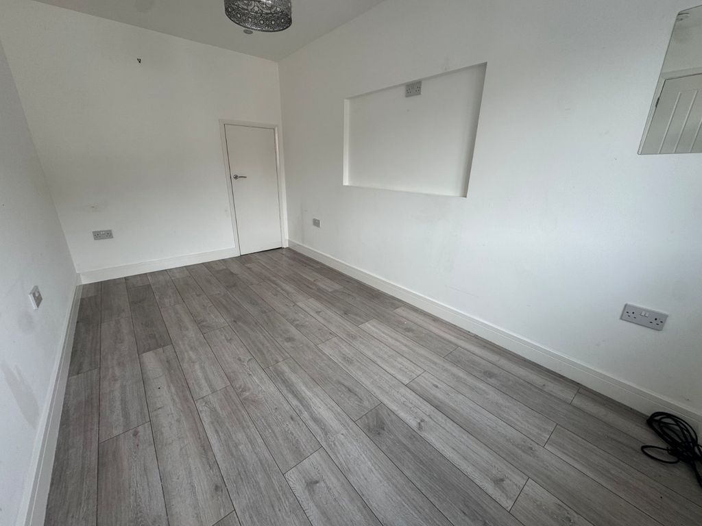 Property photo 3 of 9 Picture No. 02