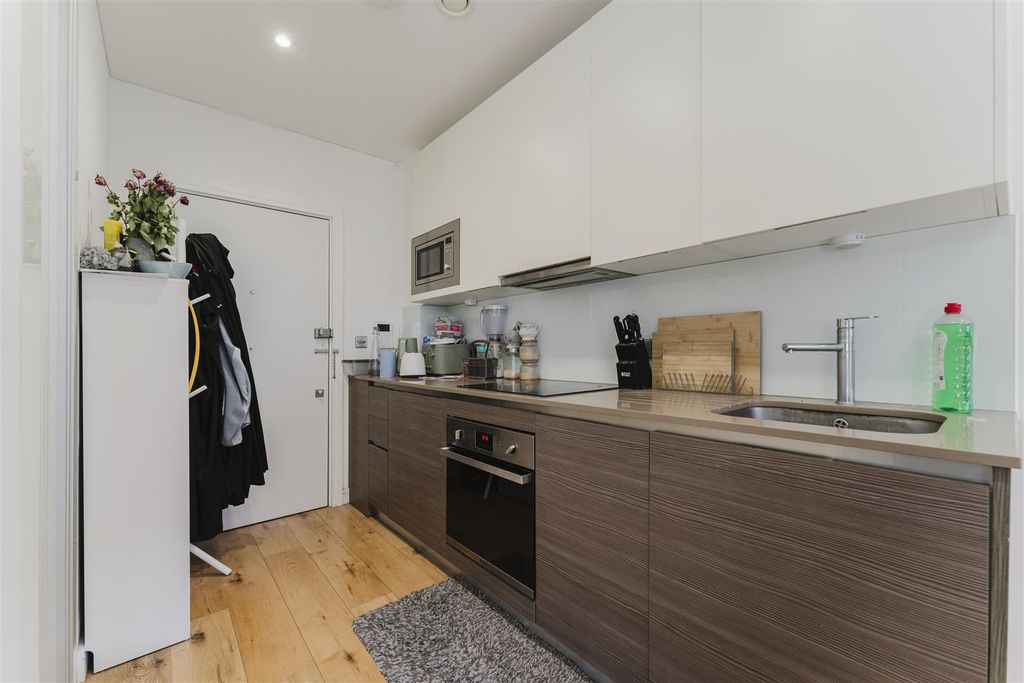 Studio for saleLampton Road, Hounslow TW3 photo 5