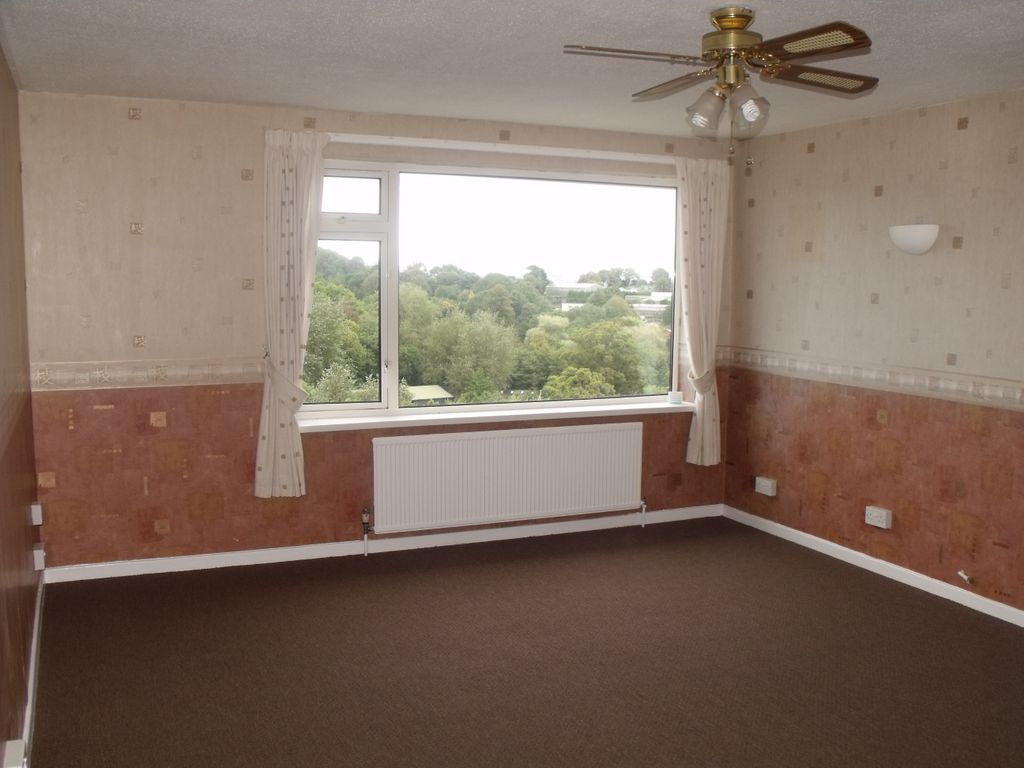 Property photo 3 of 6 Lounge