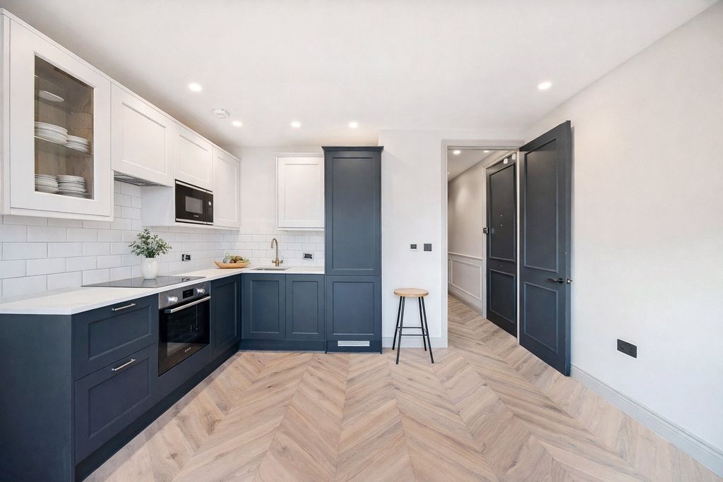 Property photo 2 of 9 Picture No. 17