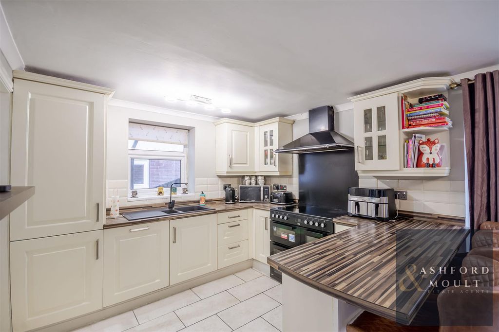 Property photo 2 of 28 Ashford-15 Copy.Jpg