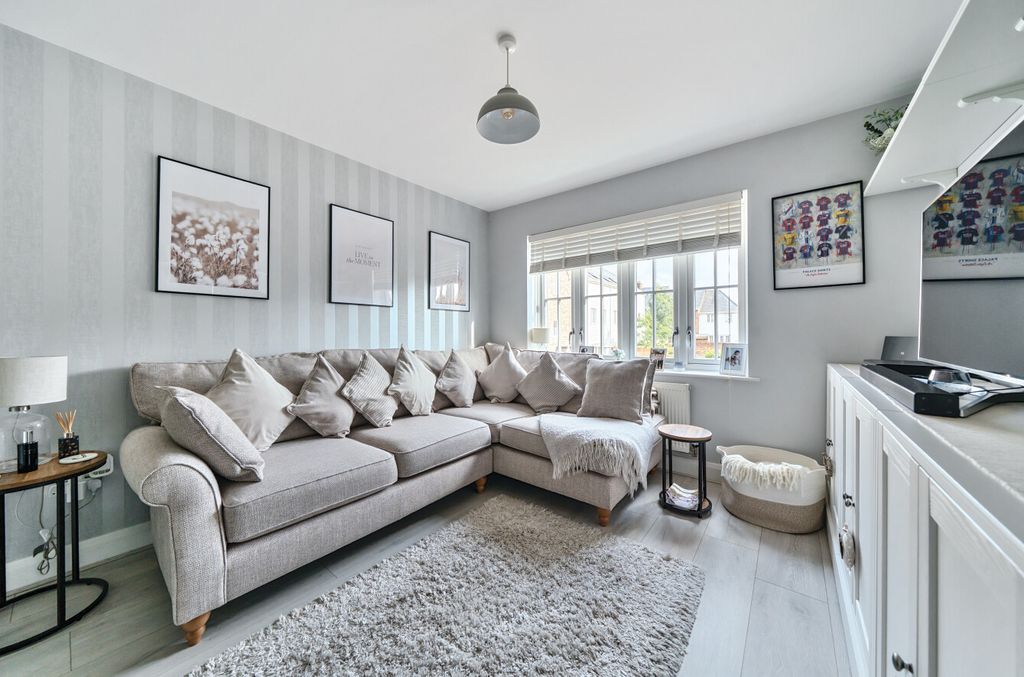 Property photo 3 of 26 1316104-18-685d9A...