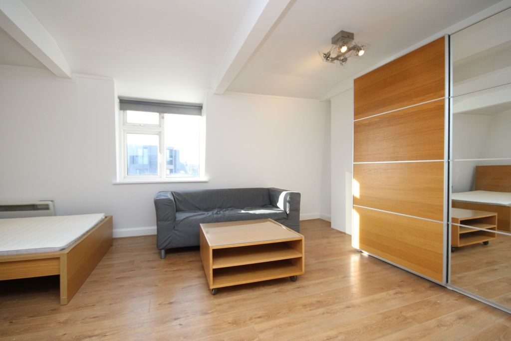 Property photo 3 of 6 Studio