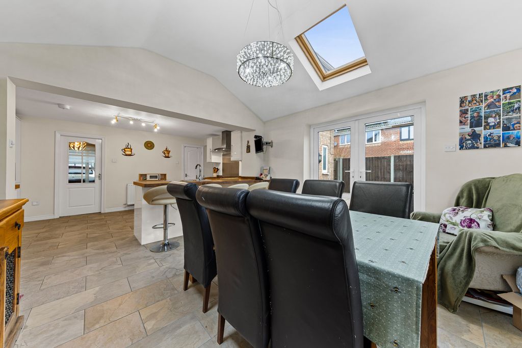 Property photo 3 of 31