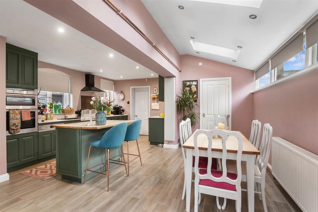 Property photo 2 of 21