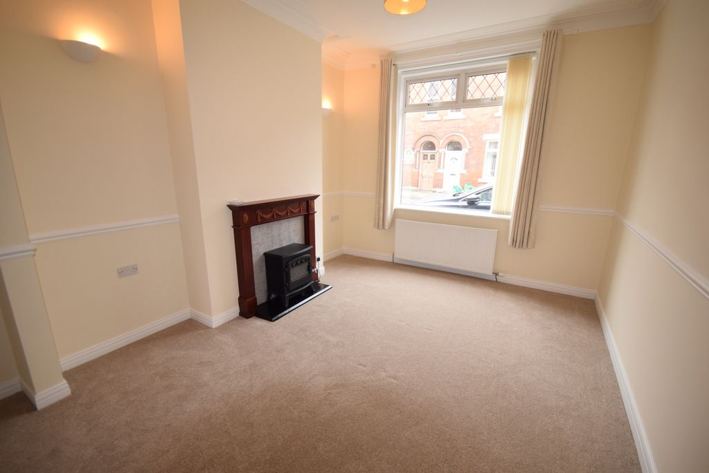 Property photo 3 of 19 Living Room