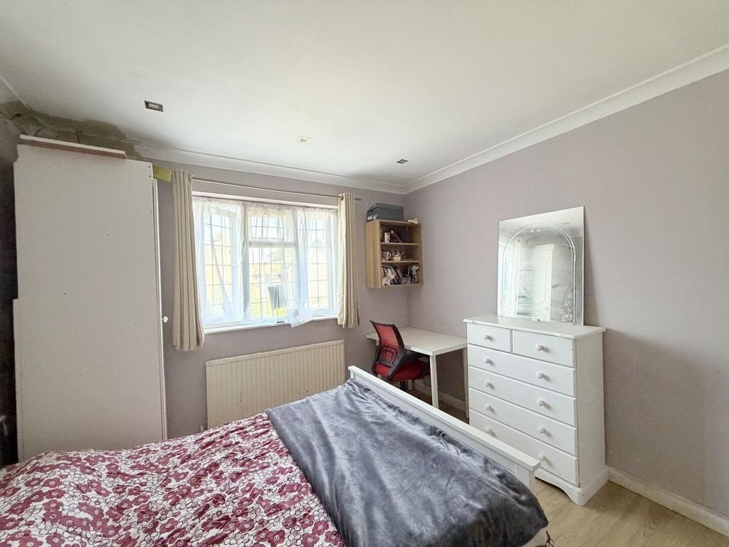 Property photo 3 of 9 Bedroom