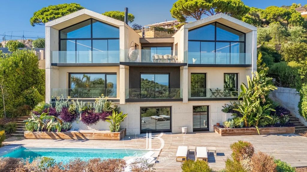 Property photo 1 of 54 Villa With Sea Views In Cabrils, Barcelona.