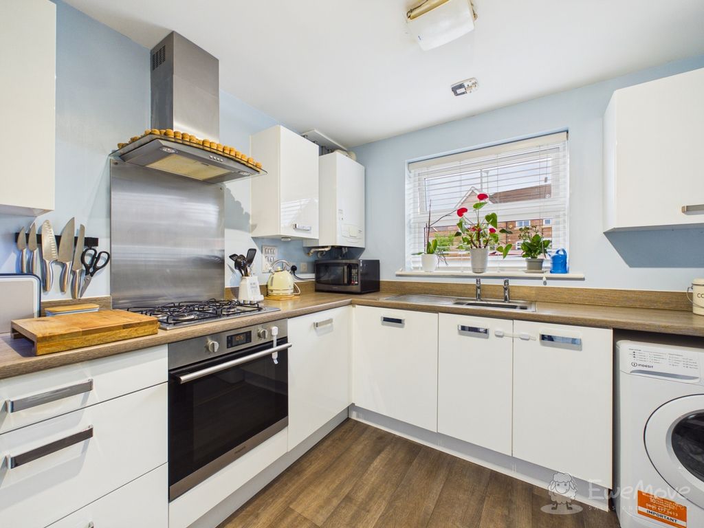 Property photo 2 of 11 Kitchen