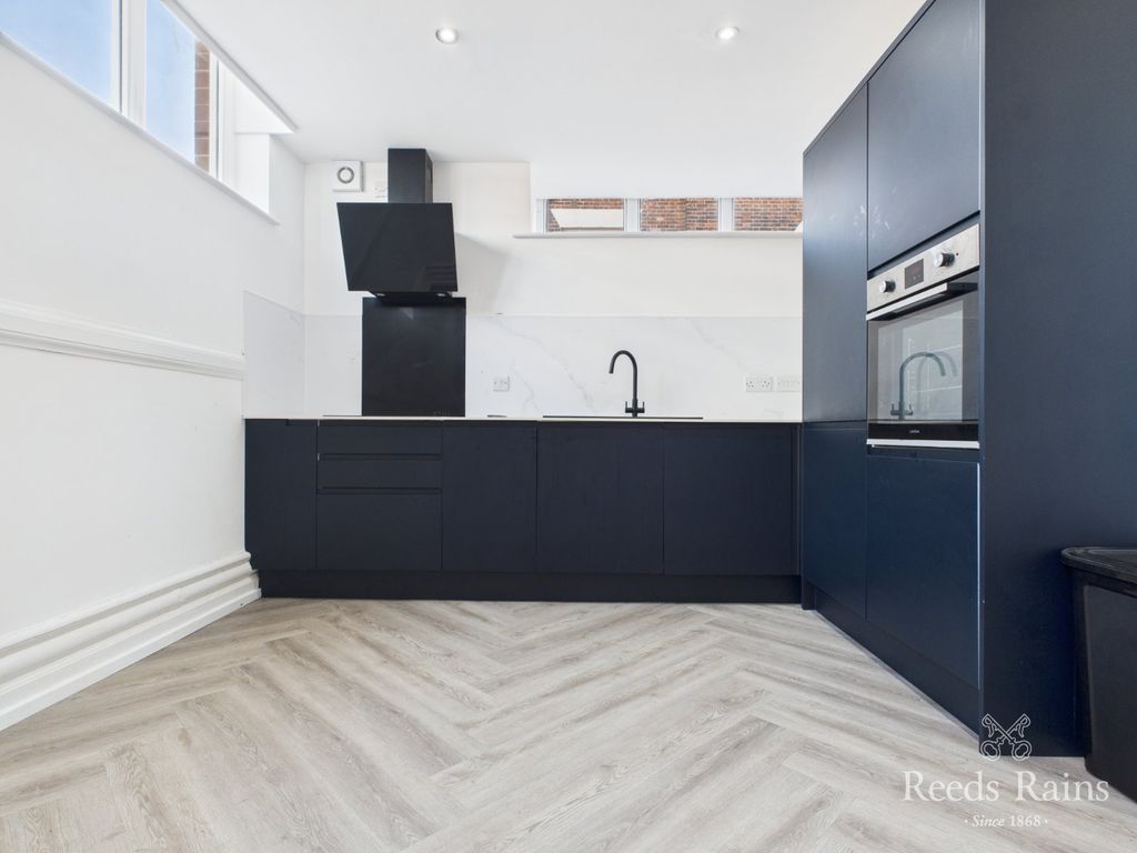 Property photo 2 of 29 Kitchen