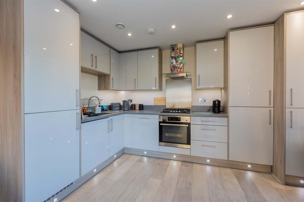 Property photo 3 of 15 16 Trevenna-14.Jpg