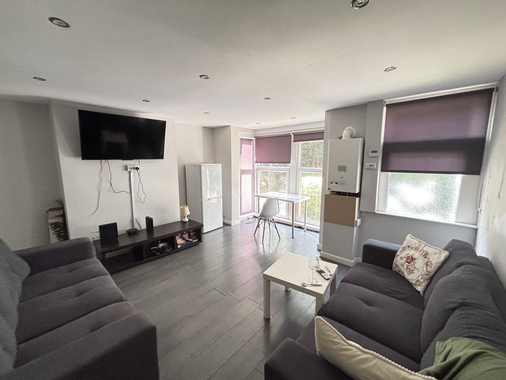Property photo 2 of 16 Bright And Spacious Living Room Featuring Comforta...