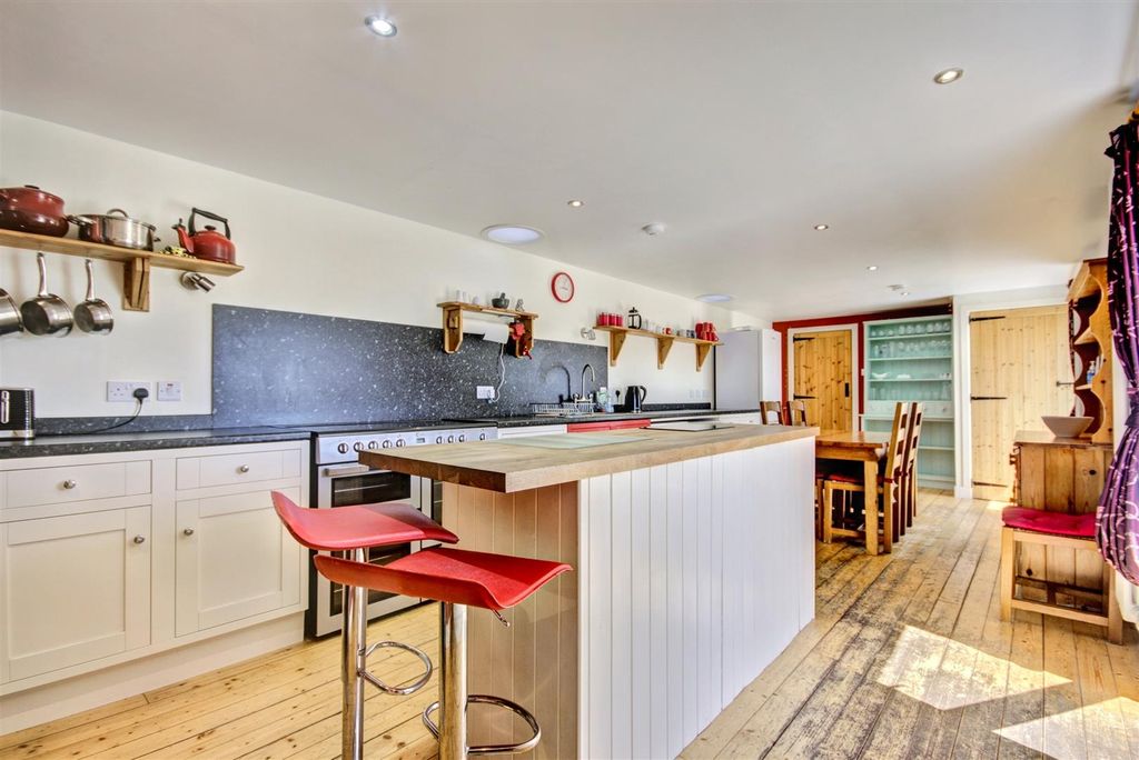Property photo 3 of 25 Kitchen/Diner