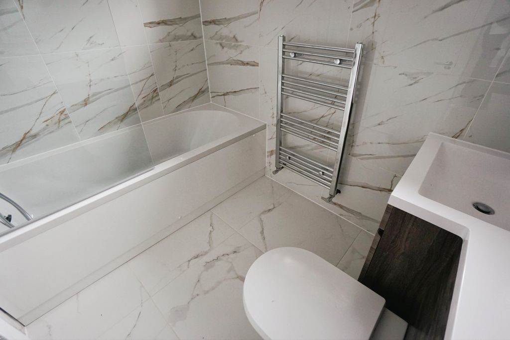 Property photo 3 of 14 Bathroom