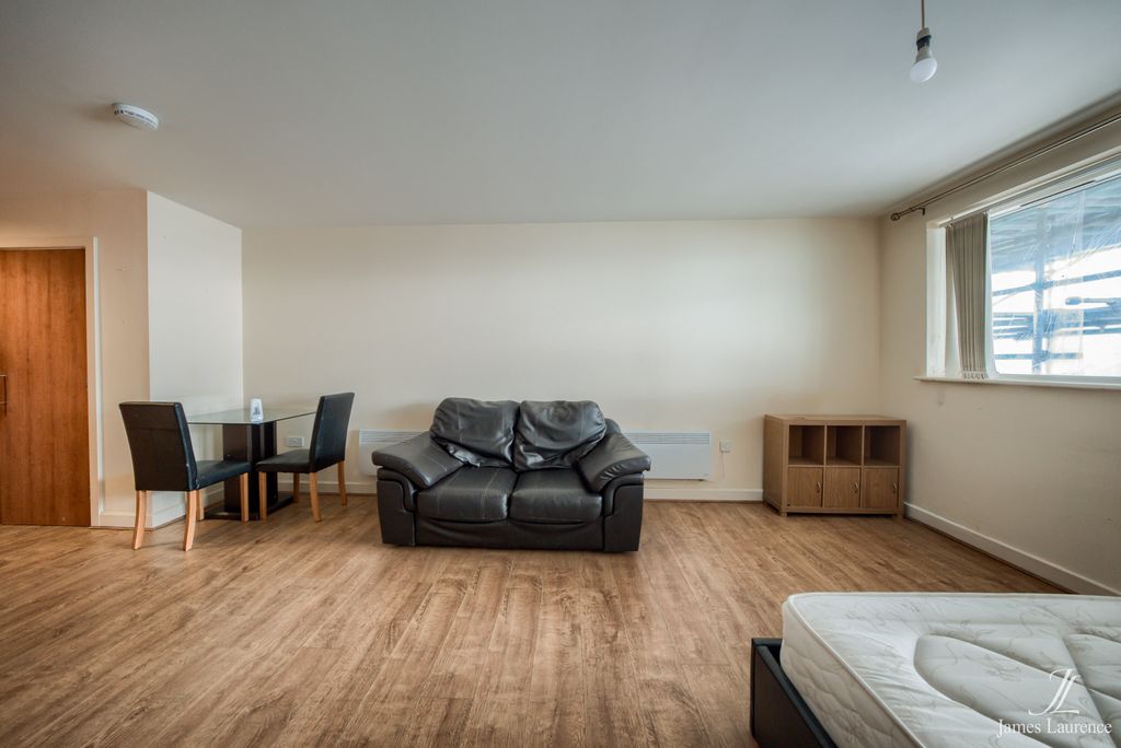 Property photo 3 of 6 Xt5A1331-Hdr(3)