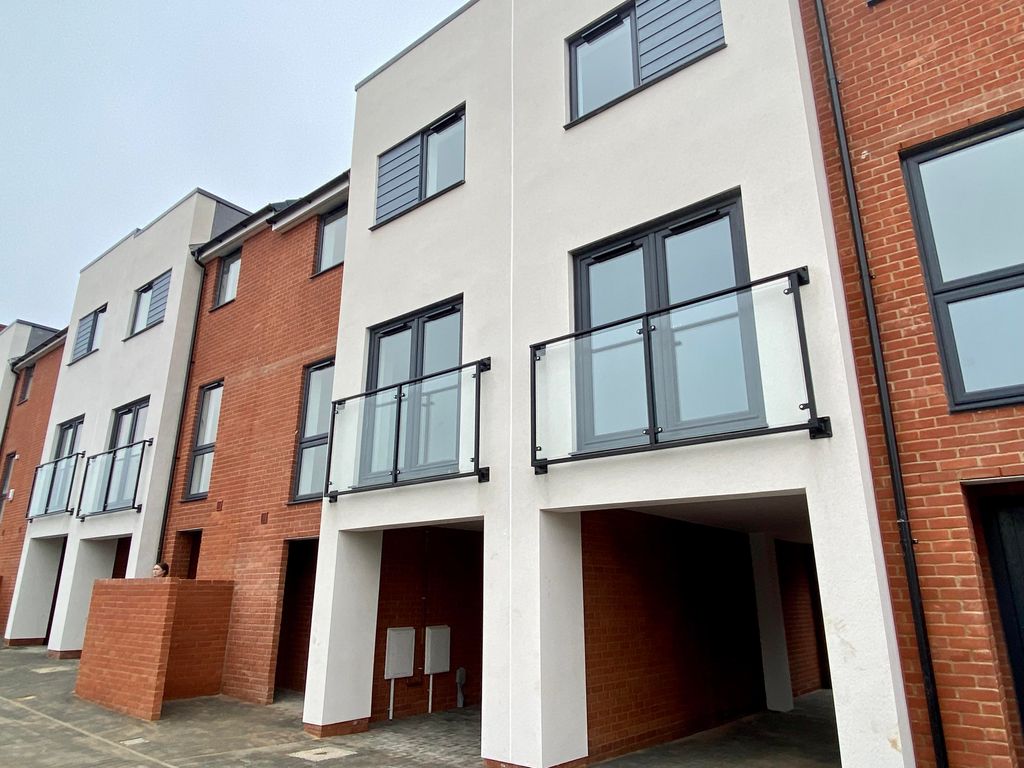 Property photo 1 of 17 Exterior