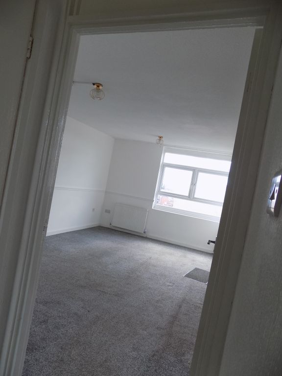 Property photo 1 of 9 Living Room