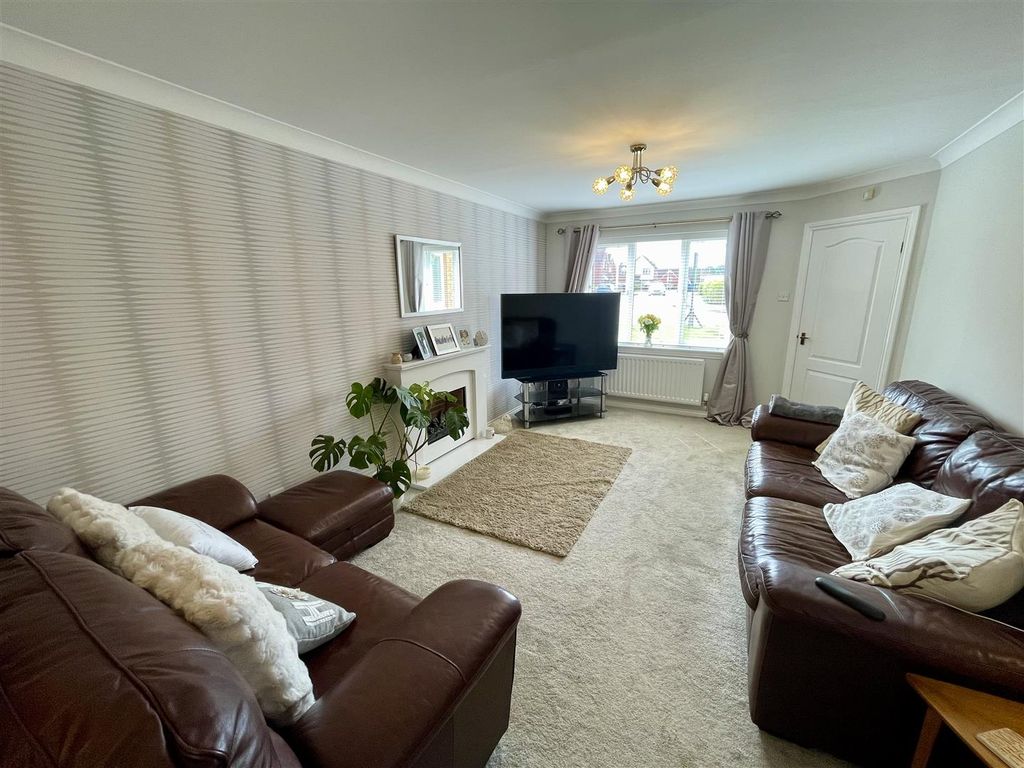 Property photo 2 of 14 Lounge/Dining Room
