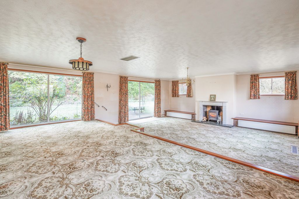 Property photo 2 of 11 Sitting/Dining Room