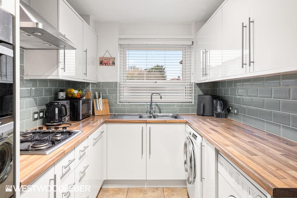 Property photo 2 of 24 Glenesterclose_13.Jpg