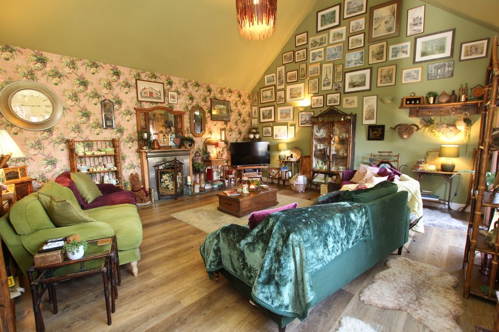 Property photo 2 of 19