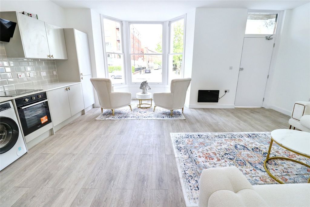 Property photo 3 of 7 Picture No. 15