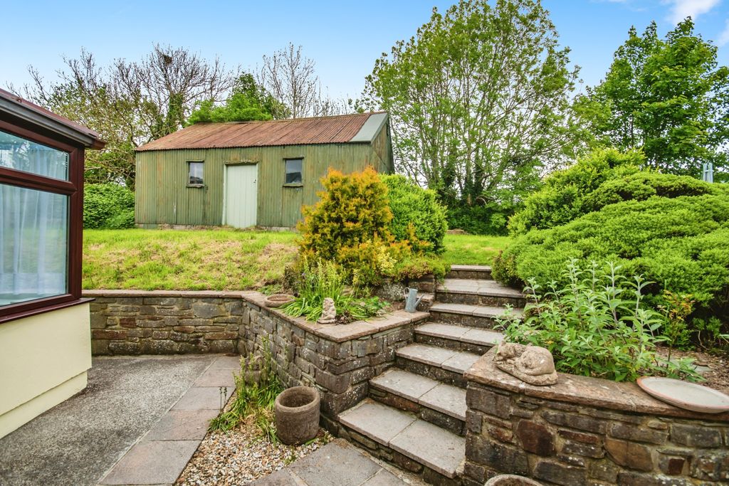Property photo 2 of 21