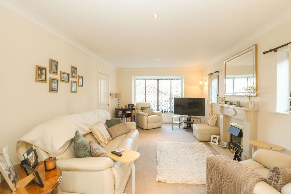 Property photo 2 of 21