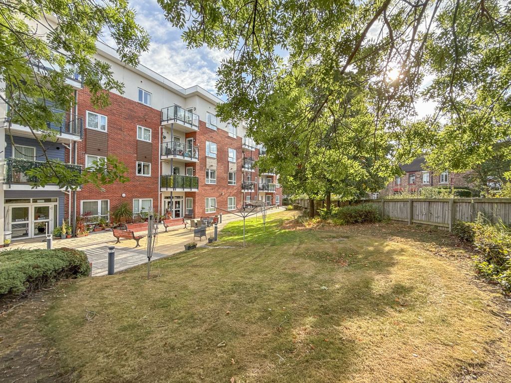 Property photo 1 of 8 External