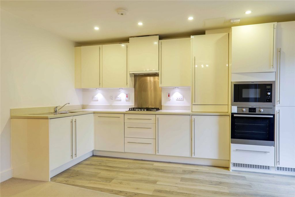 Property photo 2 of 7 Kitchen