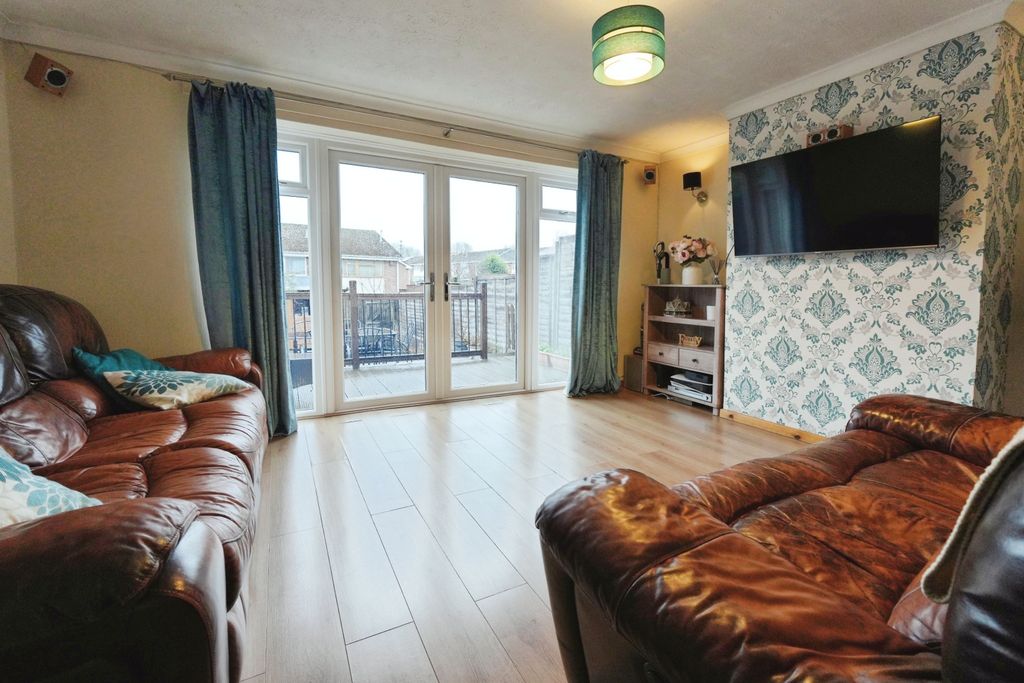 Property photo 2 of 20 Lounge