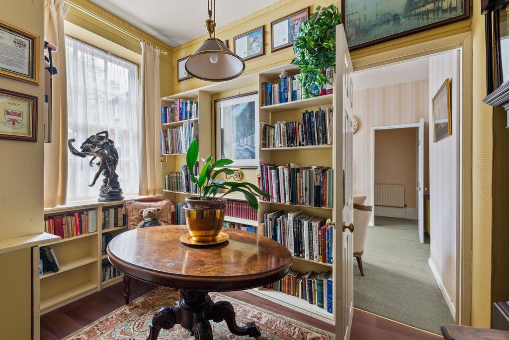 Property photo 2 of 29