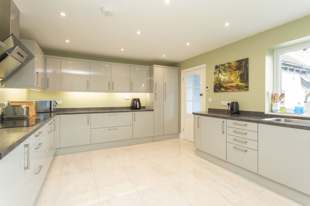 Property photo 3 of 18 Picture 3