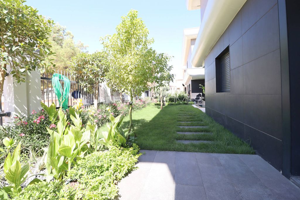 Property photo 2 of 52