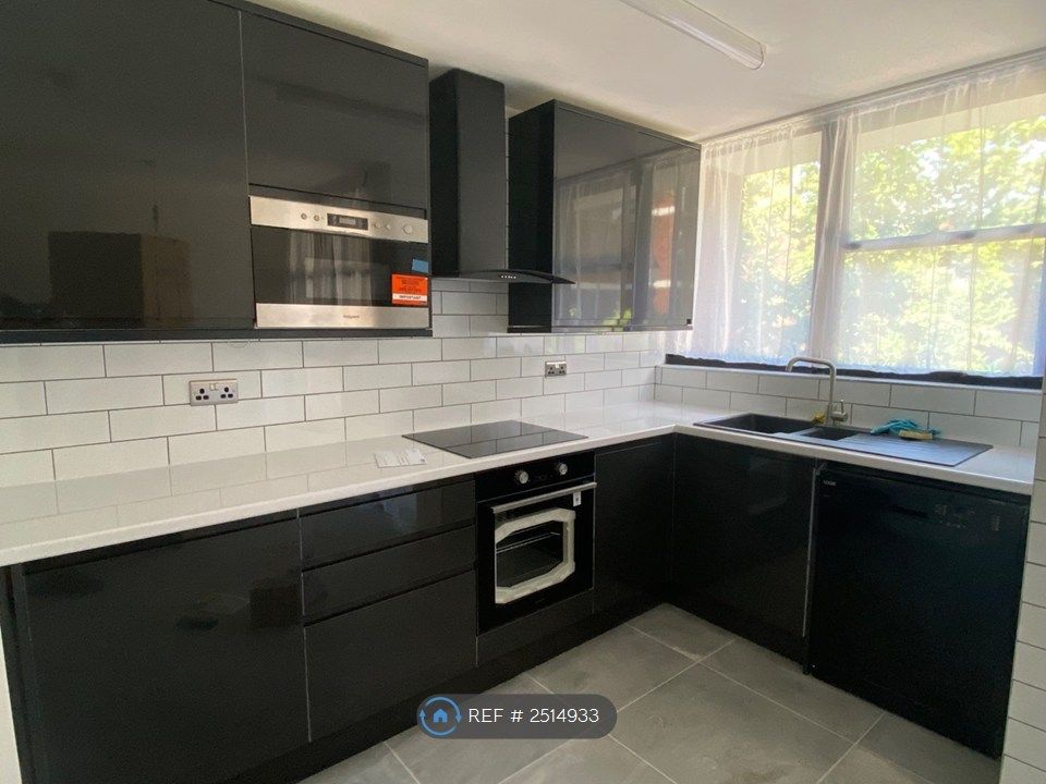Property photo 1 of 7 Kitchen