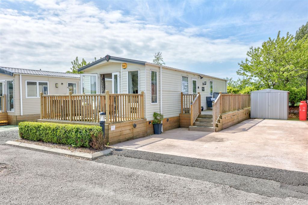 Property photo 1 of 15 Lodge 42