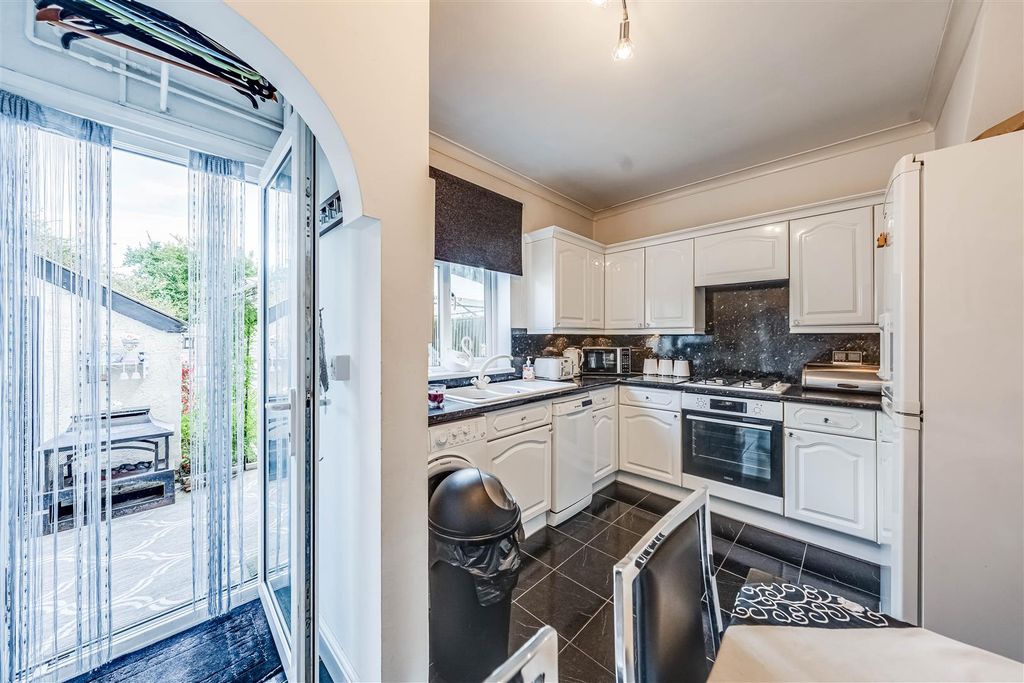 Property photo 3 of 16 Kitchen/Diner