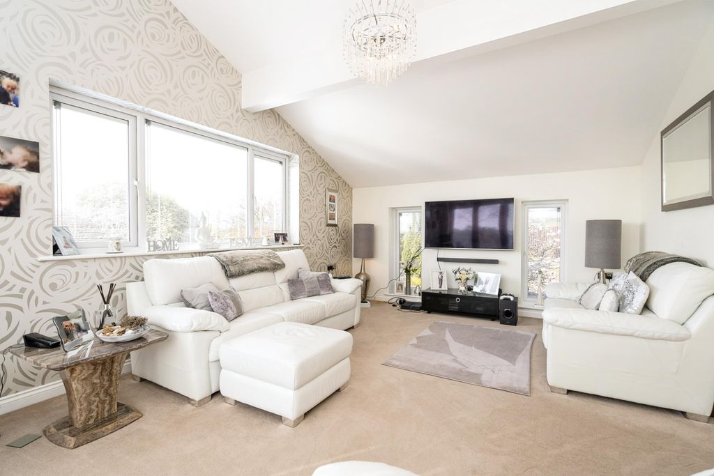 Property photo 3 of 15 Sitting Room