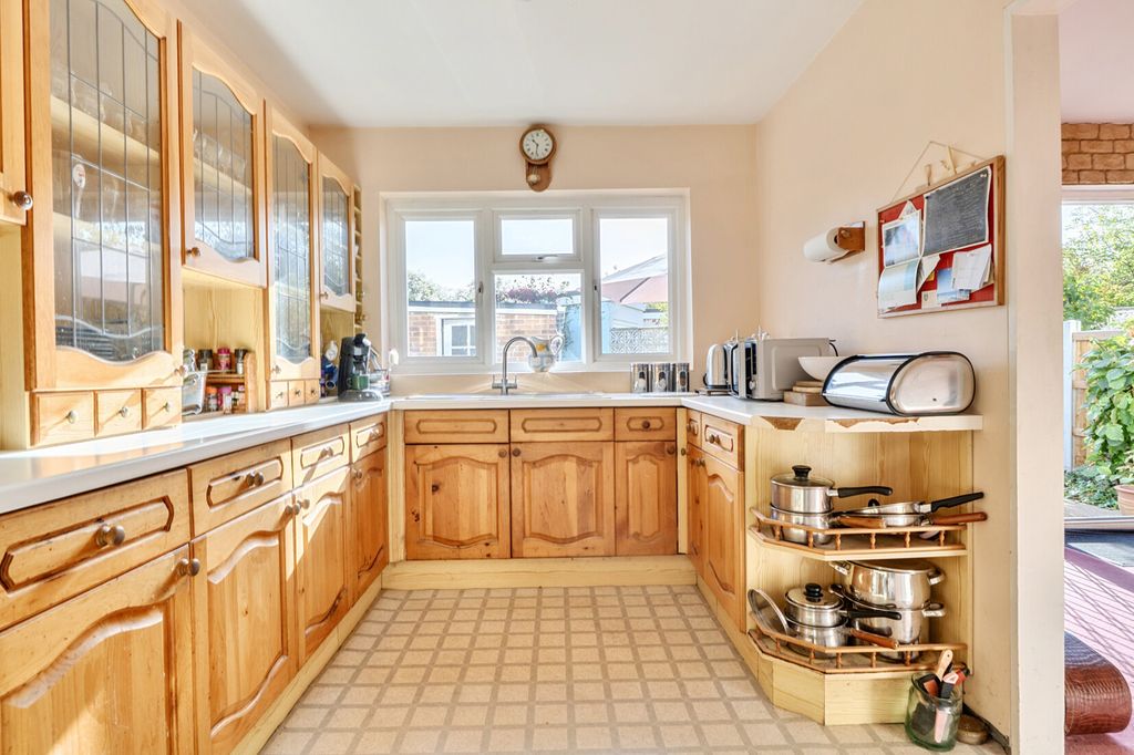 Property photo 3 of 21 Kitchen