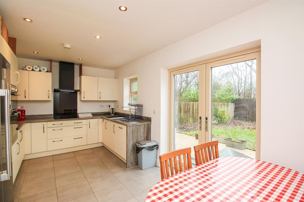 Property photo 3 of 18 Kitchen Diner