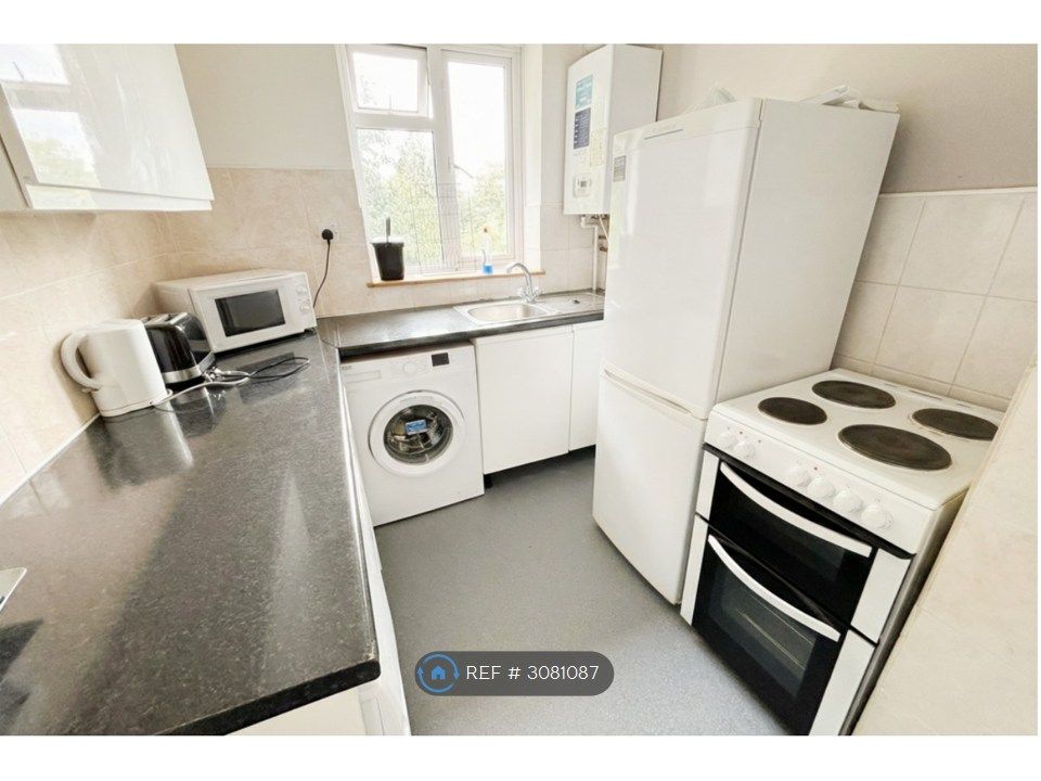 Property photo 3 of 6 Kitchen