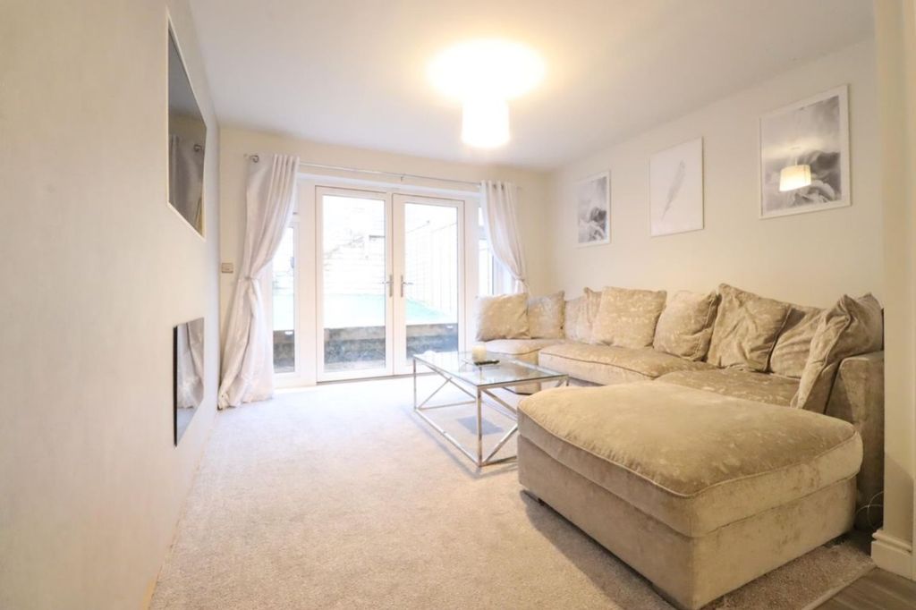 Property photo 2 of 11 Liv