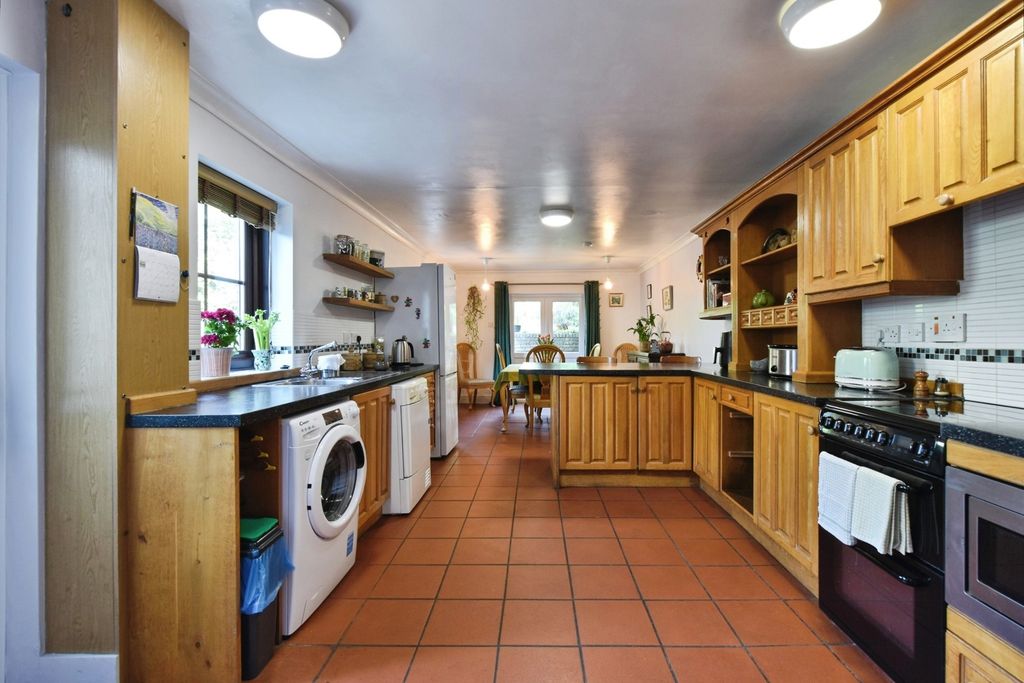 Property photo 3 of 32 Pbox-Img.Jpg