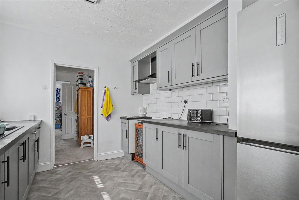 Property photo 3 of 22 Kitchen