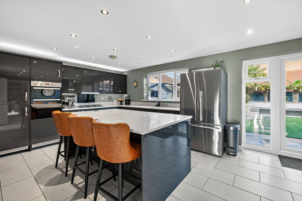 Property photo 3 of 54