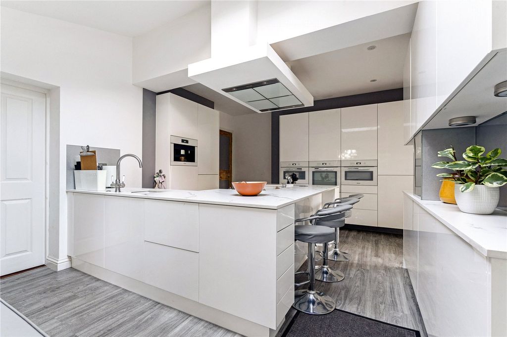 Property photo 3 of 14 Kitchen