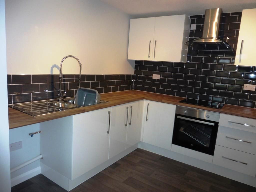 Property photo 1 of 8 Kitchen