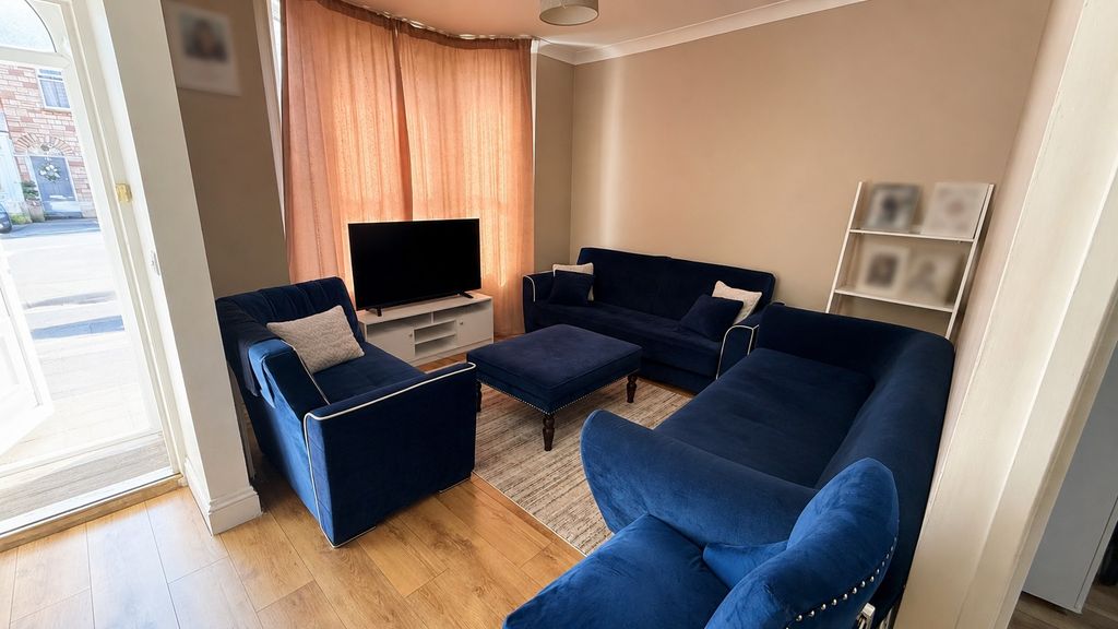 Property photo 1 of 8