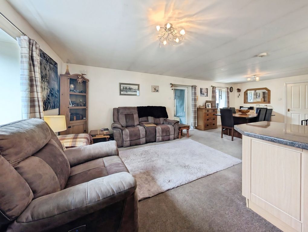 Property photo 2 of 20 Sitting Area