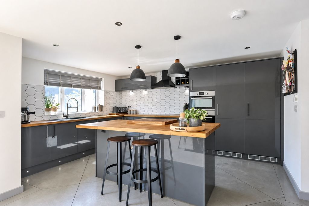 Property photo 2 of 29 9B26Ae0D-69A9-4D5B-8Cf0-67E337843Eaa